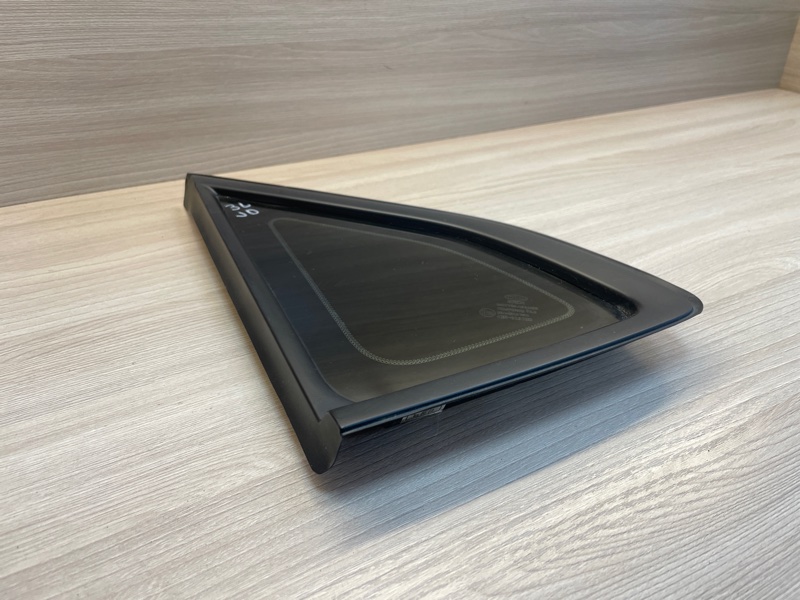 Форточка кузова