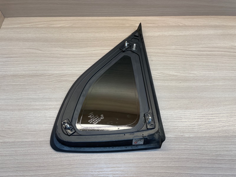 Форточка кузова