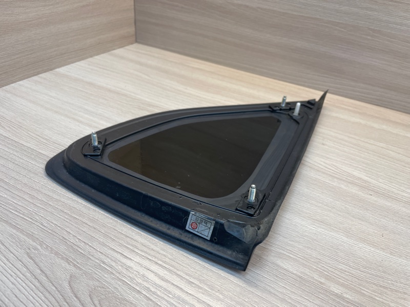 Форточка кузова