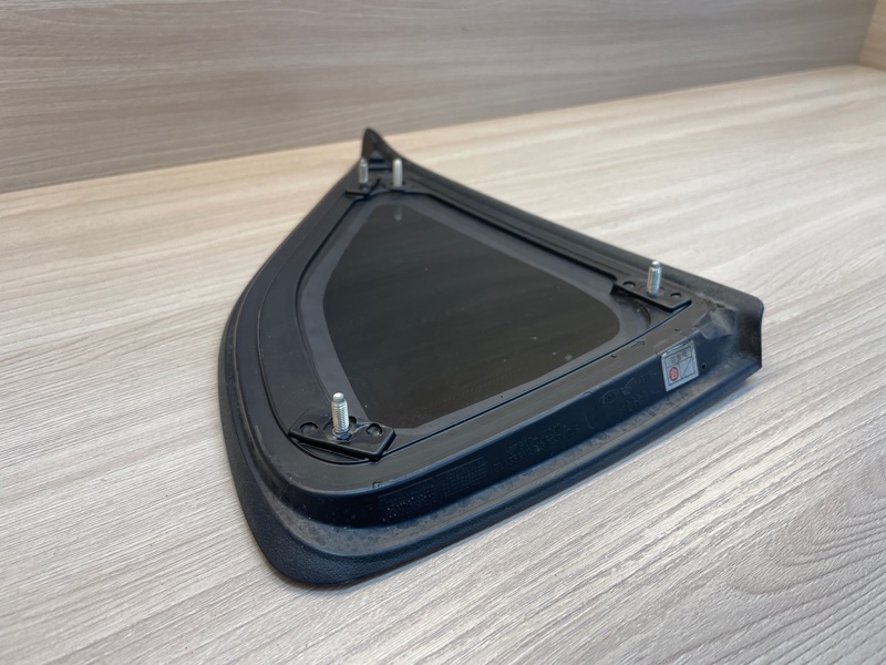 Форточка кузова