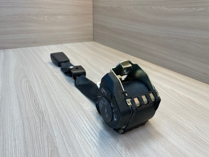 Ремень безопасности