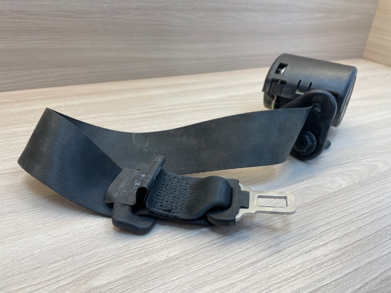 Ремень безопасности