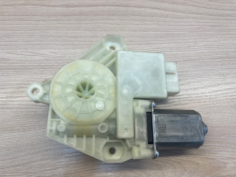 Мотор стеклоподъемника