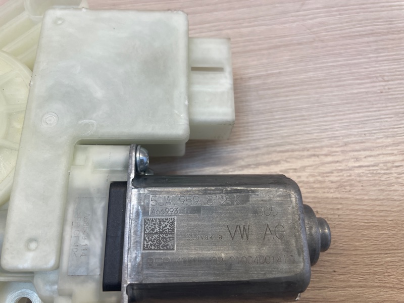 Мотор стеклоподъемника