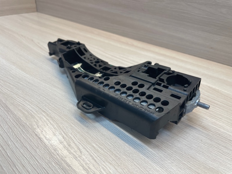 Кронштейн ручки двери