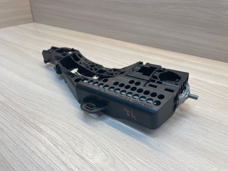 Кронштейн ручки двери