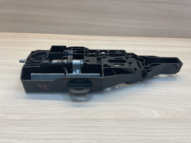 Кронштейн ручки двери