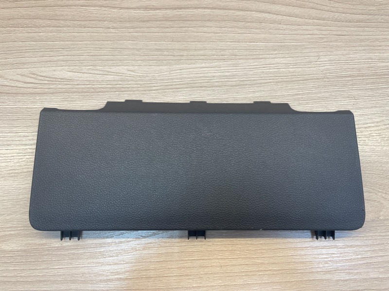 Крышка блока предохранителей салона