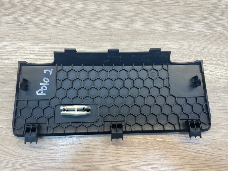 Крышка блока предохранителей салона