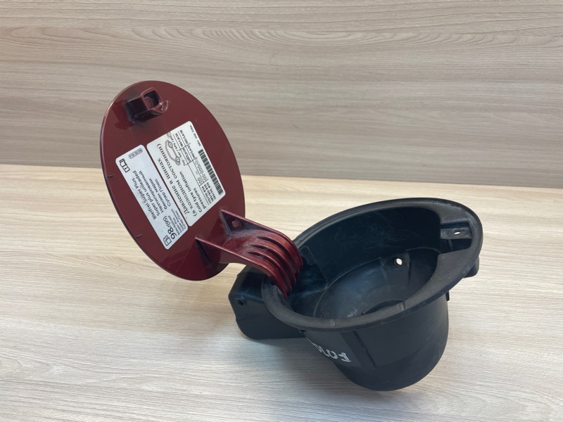 Лючок бензобака