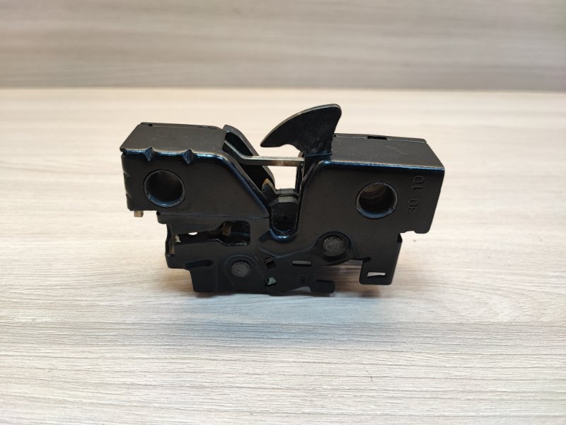 Замок капота