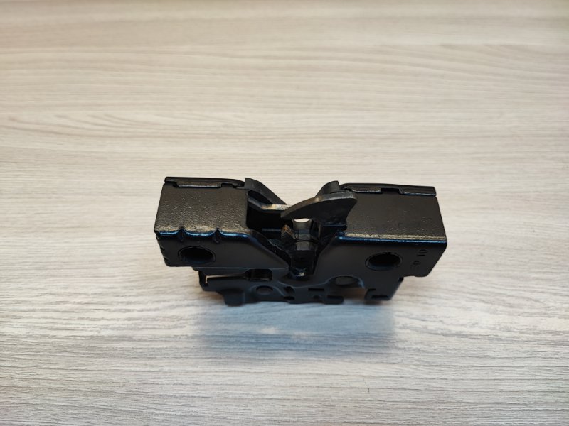 Замок капота