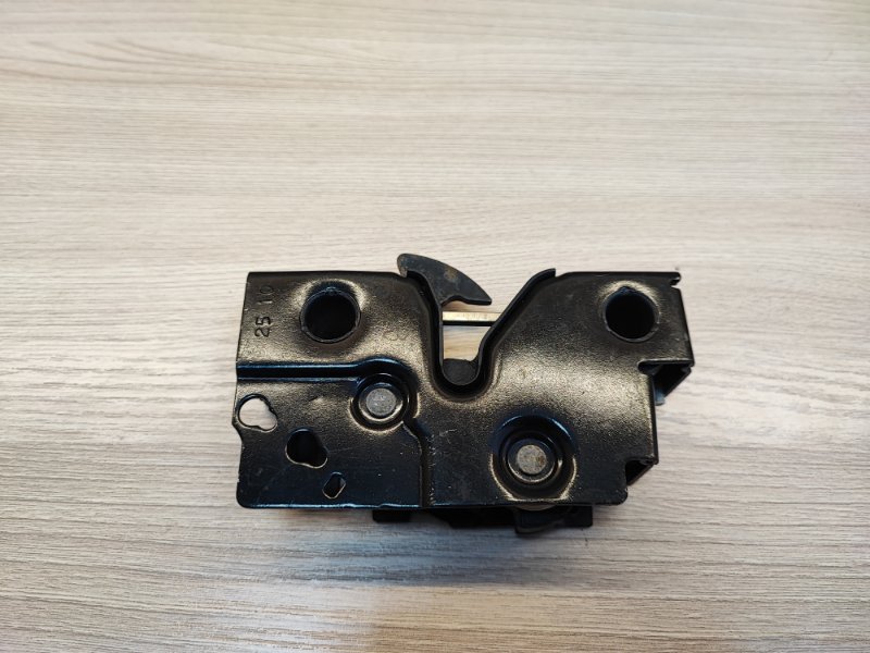 Замок капота