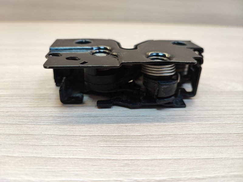 Замок капота