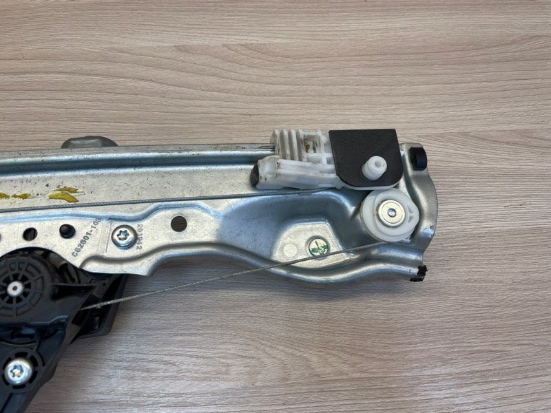 Стеклоподъемник    двери