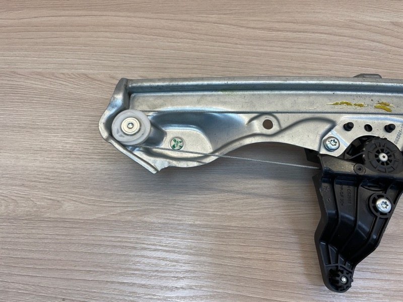 Стеклоподъемник    двери