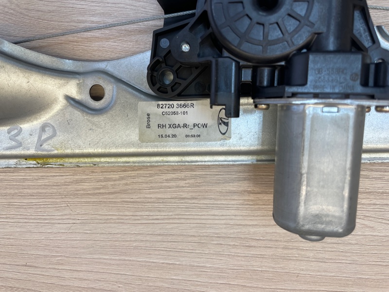 Стеклоподъемник    двери