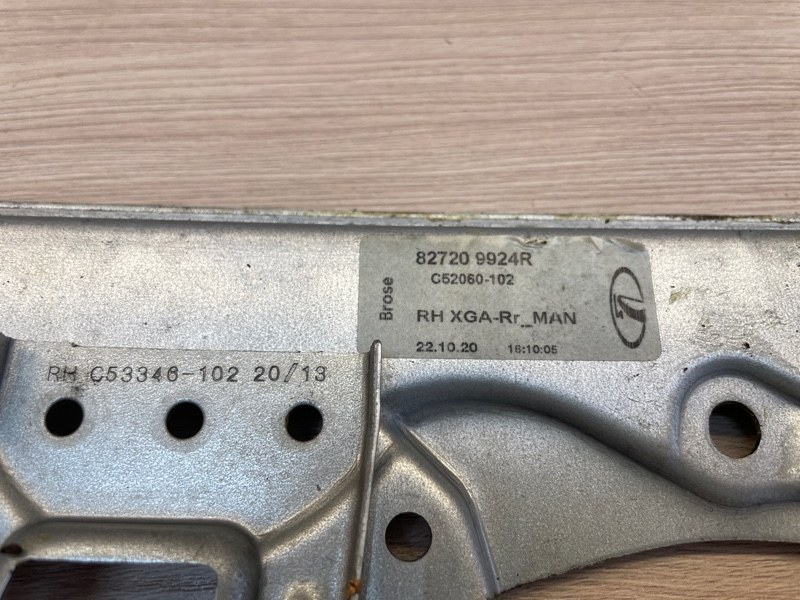 Стеклоподъемник    двери