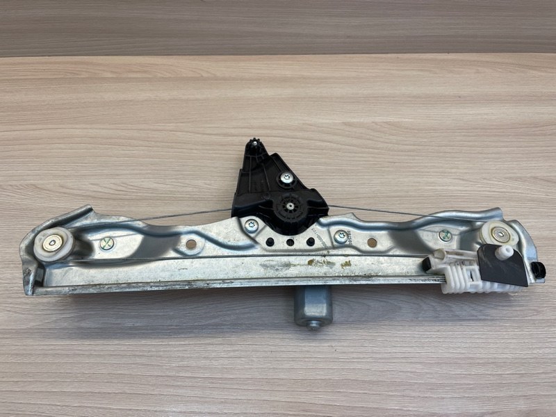 Стеклоподъемник    двери