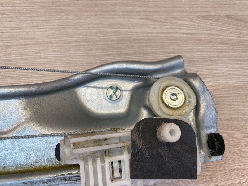 Стеклоподъемник    двери