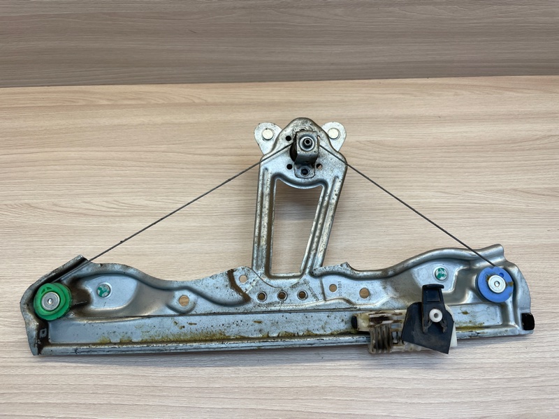 Стеклоподъемник    двери