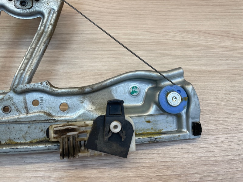 Стеклоподъемник    двери