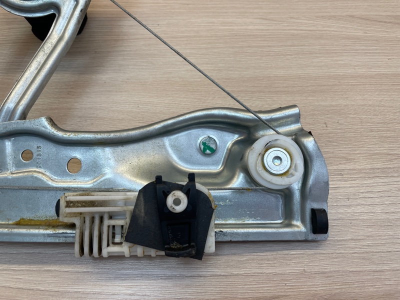 Стеклоподъемник    двери