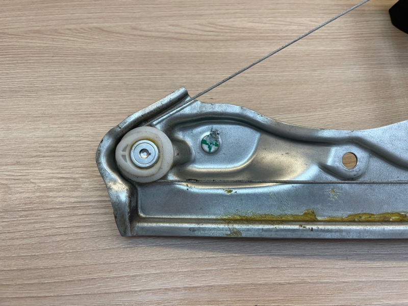 Стеклоподъемник    двери