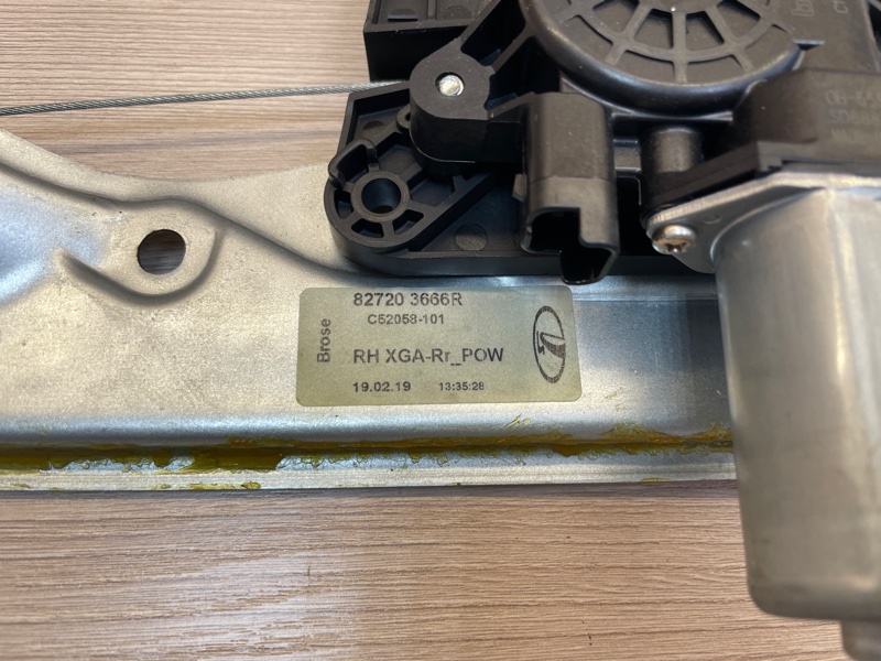 Стеклоподъемник    двери