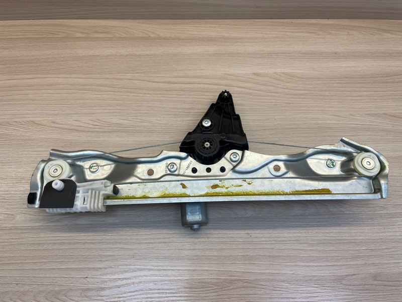 Стеклоподъемник    двери