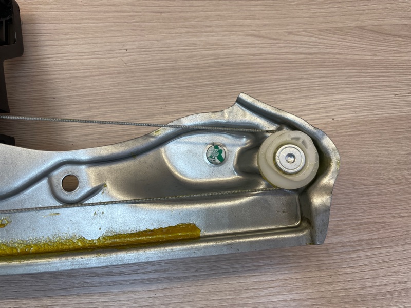 Стеклоподъемник    двери