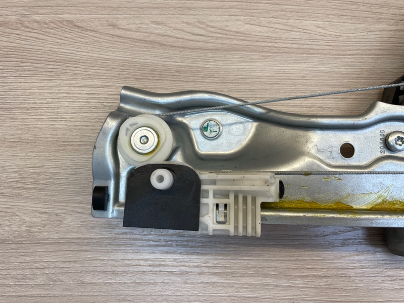 Стеклоподъемник    двери