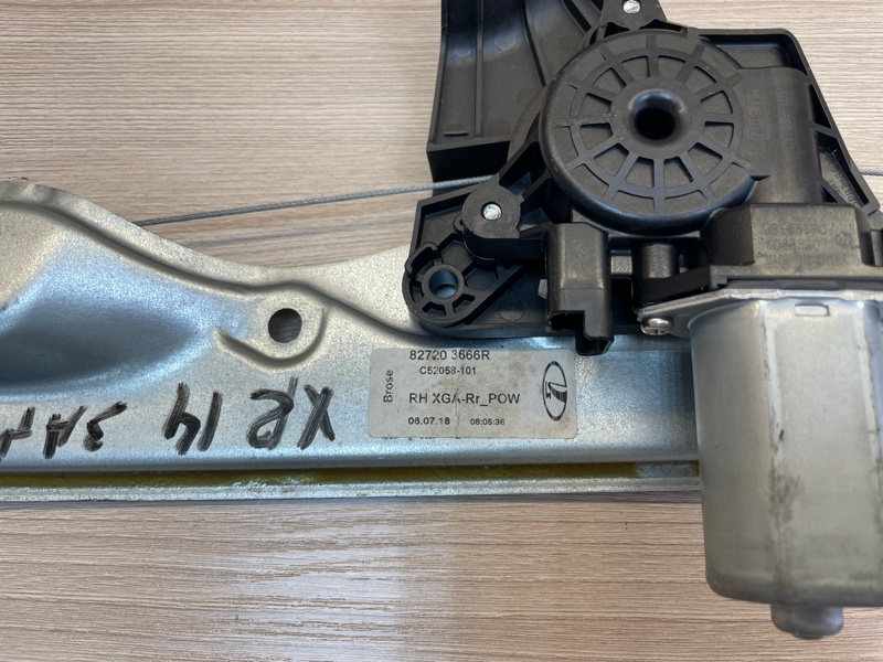 Стеклоподъемник    двери