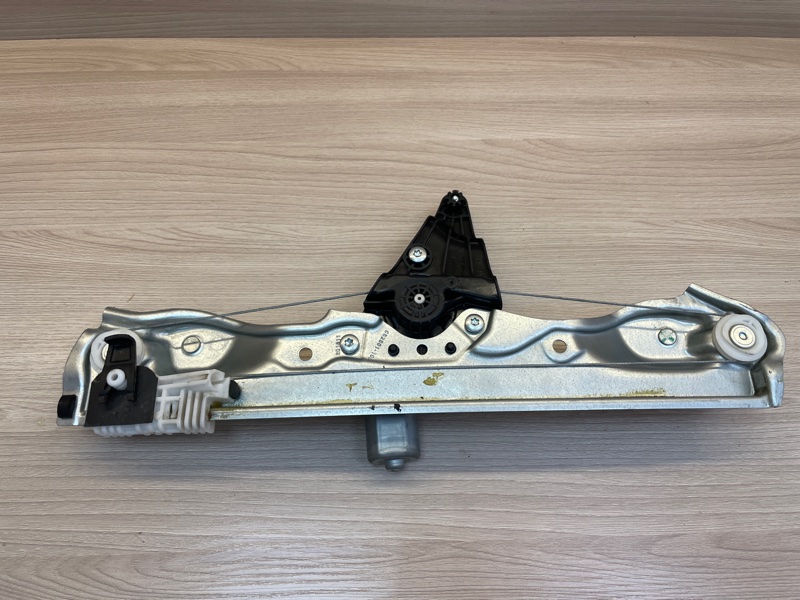 Стеклоподъемник    двери