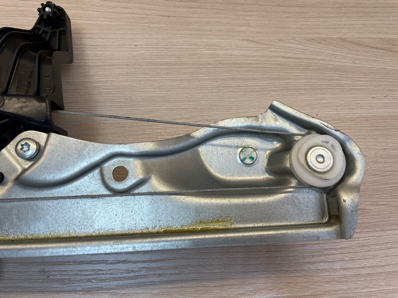 Стеклоподъемник    двери