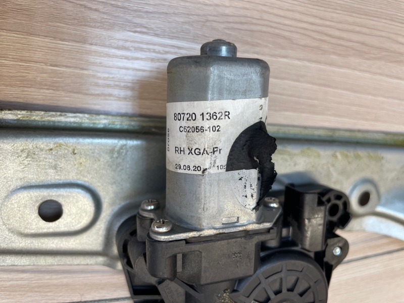 Стеклоподъемник    двери