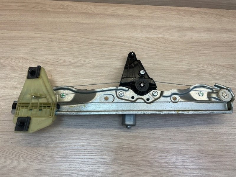 Стеклоподъемник    двери