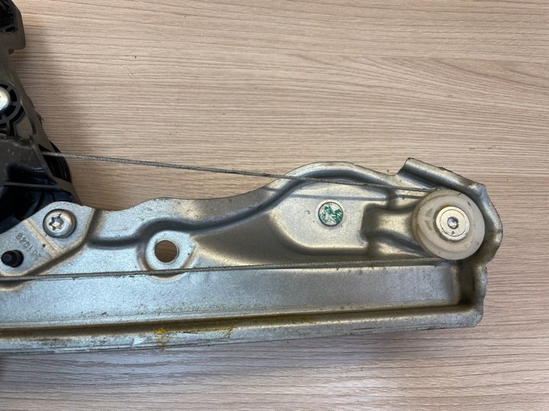 Стеклоподъемник    двери