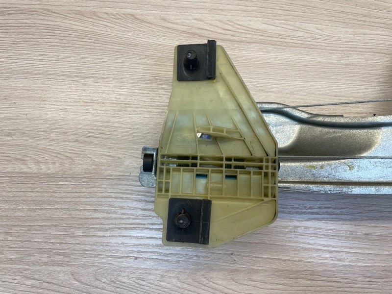 Стеклоподъемник    двери