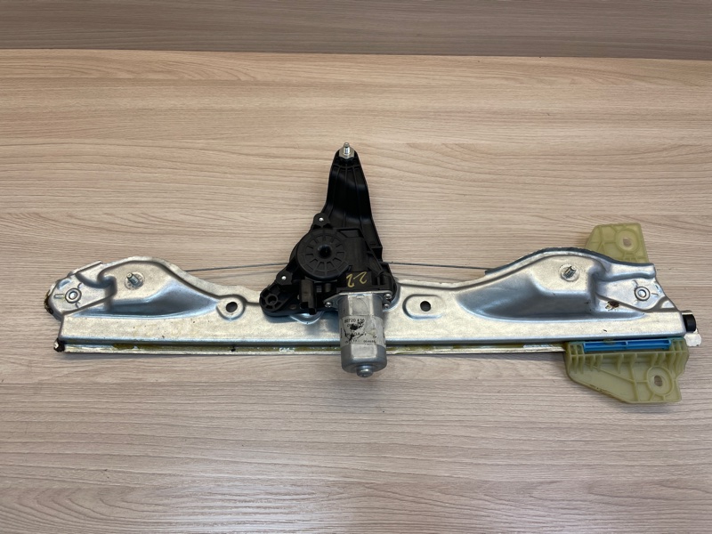 Стеклоподъемник    двери