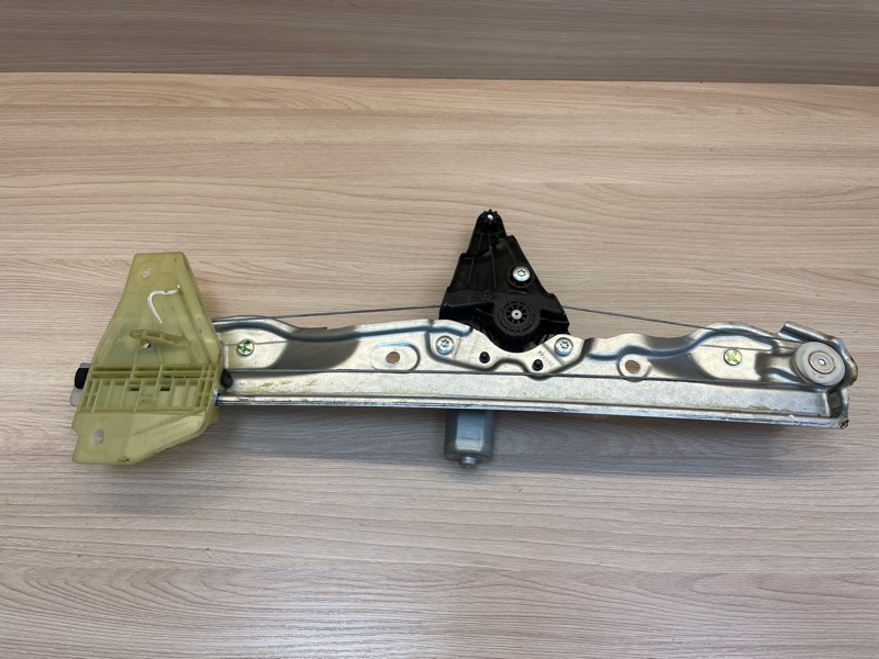 Стеклоподъемник    двери