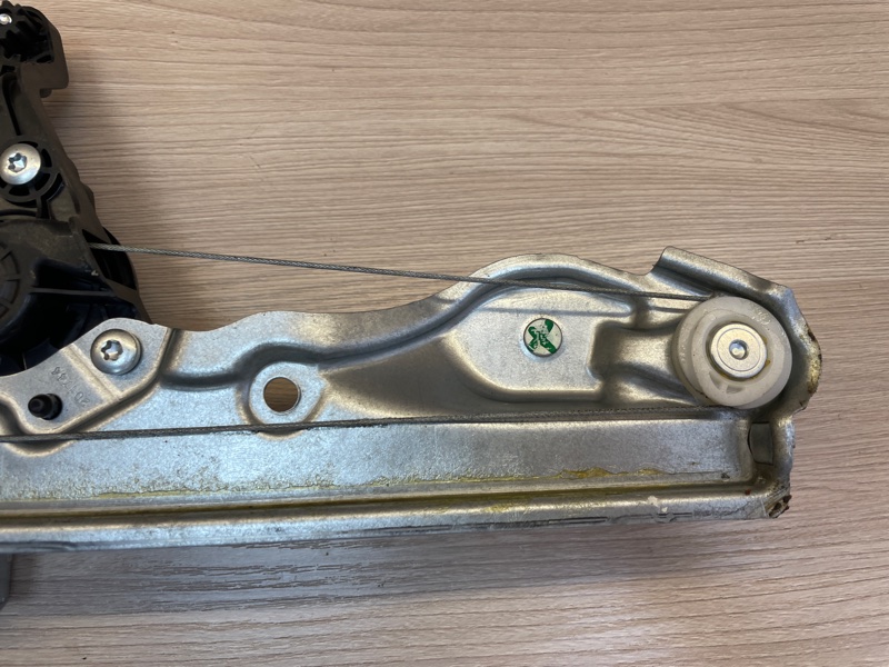 Стеклоподъемник    двери