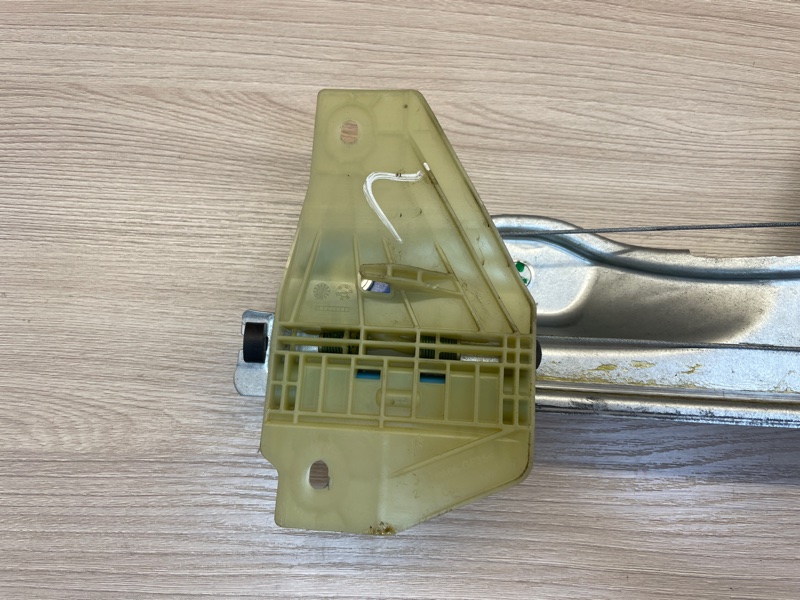 Стеклоподъемник    двери