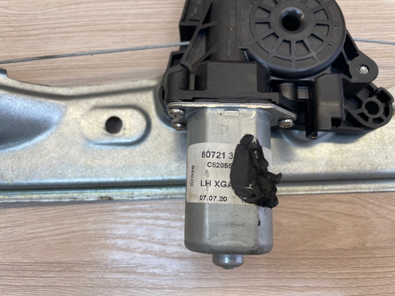 Стеклоподъемник    двери