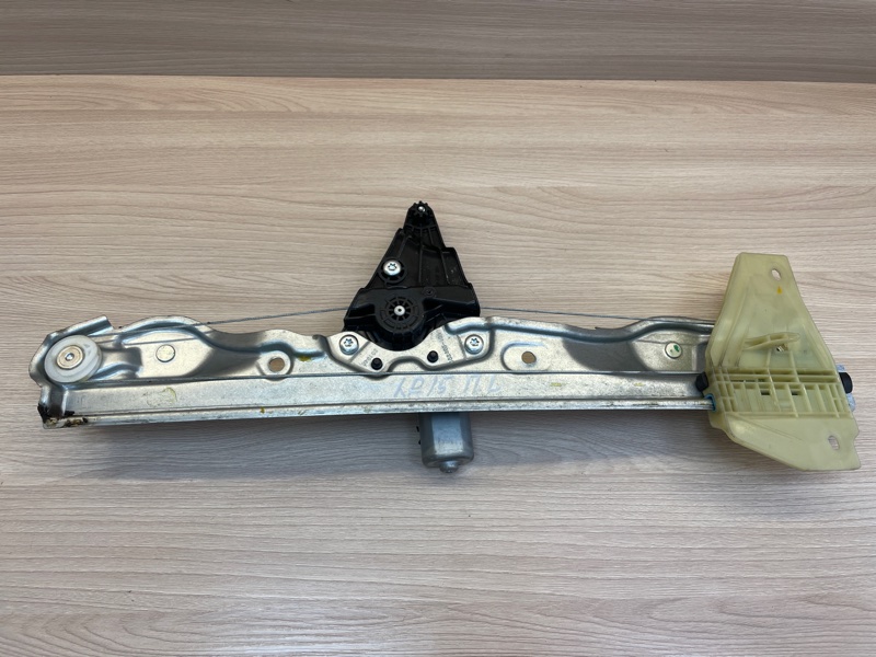 Стеклоподъемник    двери