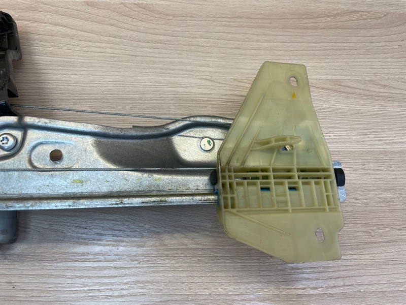 Стеклоподъемник    двери