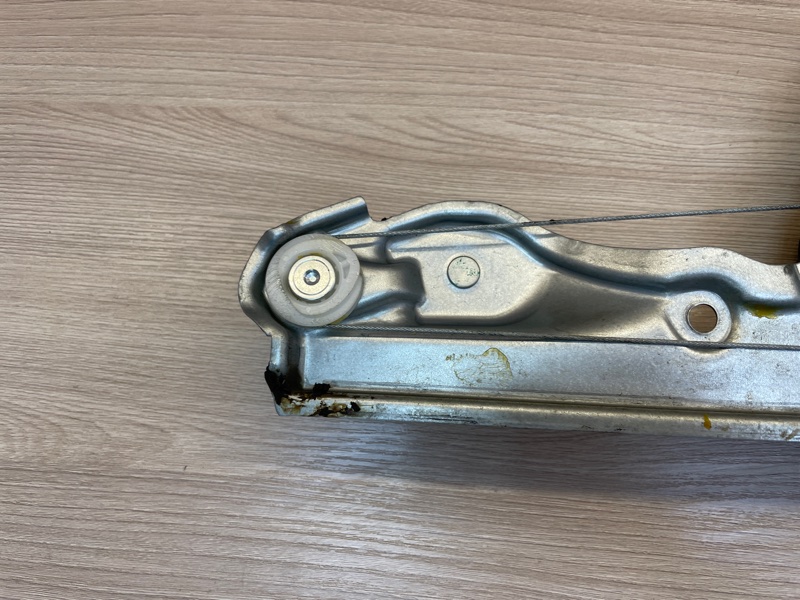 Стеклоподъемник    двери