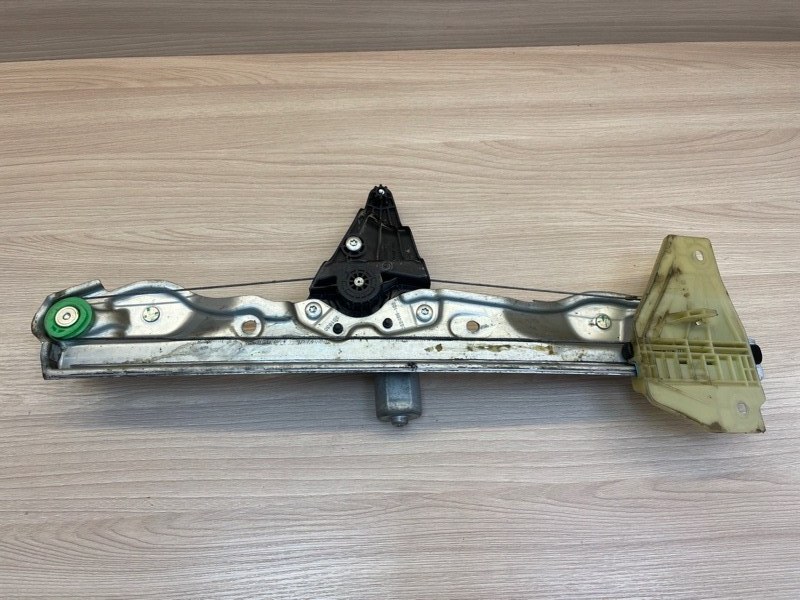 Стеклоподъемник    двери