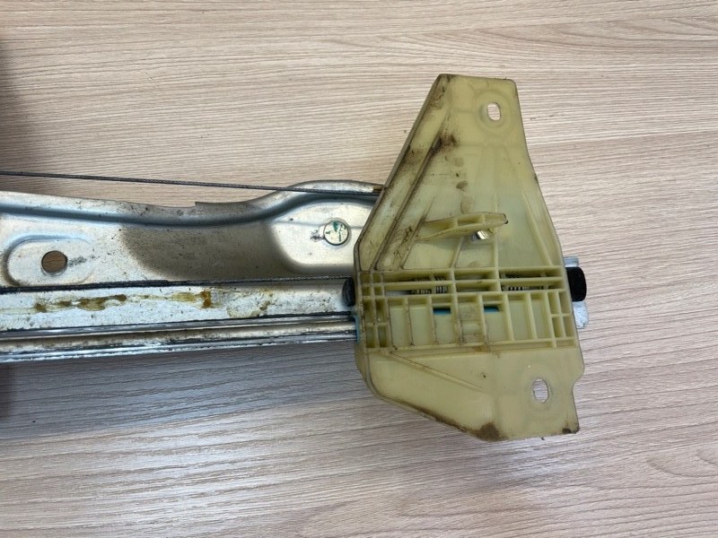 Стеклоподъемник    двери