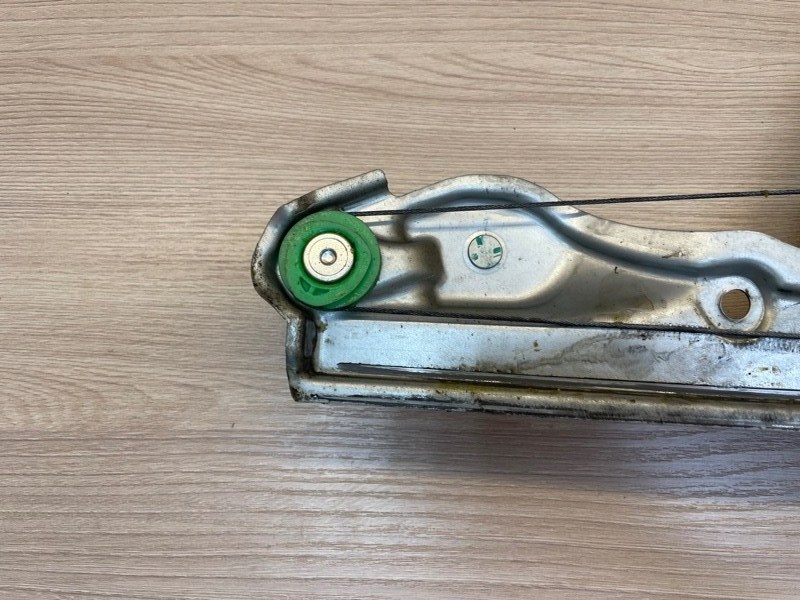 Стеклоподъемник    двери